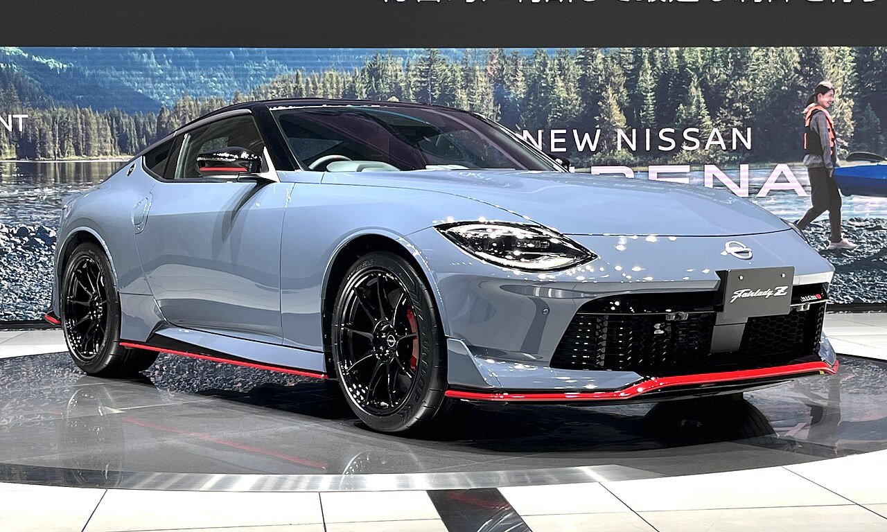 Nissan Z i Datsun S30 na targach SEMA: tor kontra klasyczny restomod